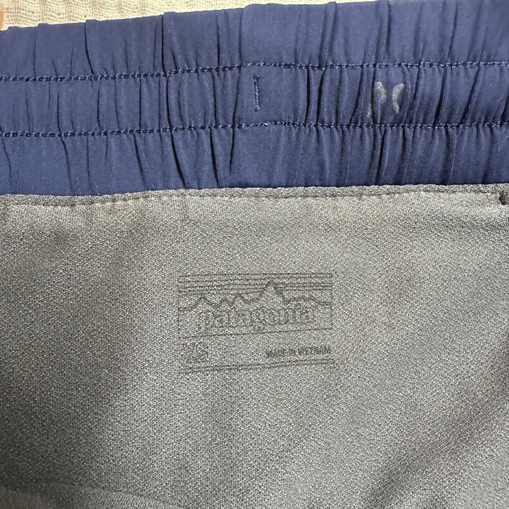 Patagonia Women Tarkine Fern Classic Blue Navy Nine Trail Runner Shorts XS - Picture 3 of 9